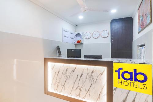 a lobby of a hotel with a yellow sign at FabHotel Shyam Inn in Kānpur