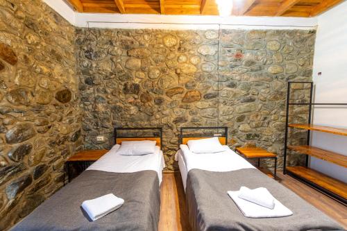 Mestia Hotel Amiraniにあるベッド