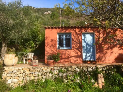 Το κτήριο όπου στεγάζεται  το διαμέρισμα