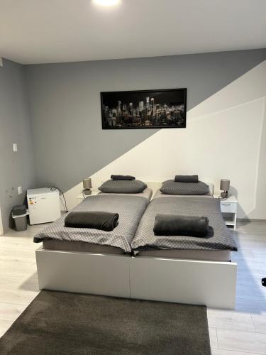 a bedroom with a bed in a room at Sobe “Stari Grad-Samobor” in Samobor