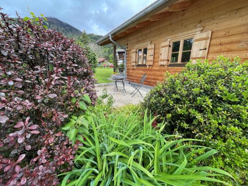 Κήπος έξω από το Chalet Chiemgau