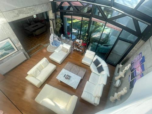an overhead view of a living room with white furniture at 24時間源泉掛け流しGuest House Belle Hakone in Hakone