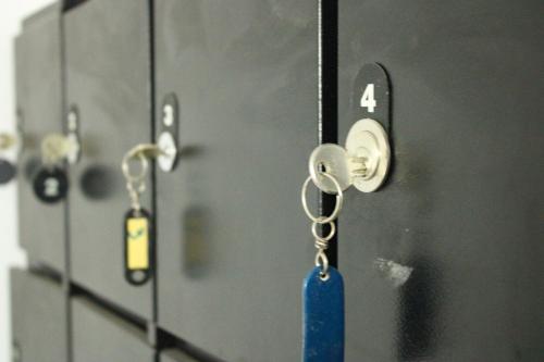 a blue door with a key chain attached to it at B&B Benvenuti al Nord in Borgomanero