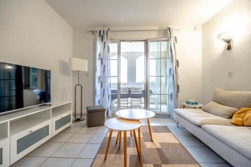 Photo de la galerie de l'établissement Superbe Appartement avec Piscine, au Plan-de-la-Tour