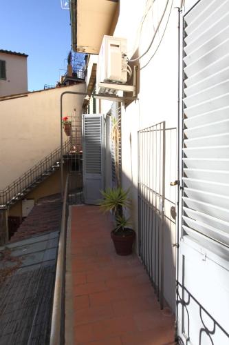 an alley with a door and a potted plant at Hotel Margaret in Florence