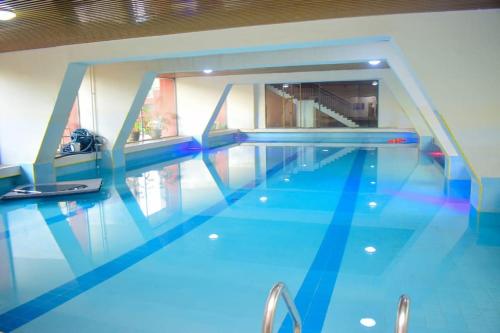 Swimming pool sa o malapit sa Casamia Apartments
