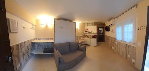 a living room with a couch and a kitchen at La Baraka de Guadalmar B&B Aeropuerto , Free breakfast in Málaga