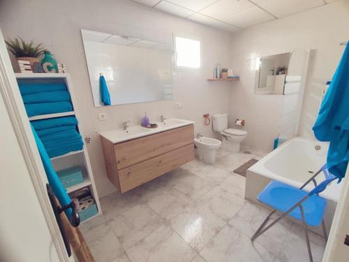 a bathroom with a sink and a toilet and a mirror at Quiroga centro paradise in Quiroga