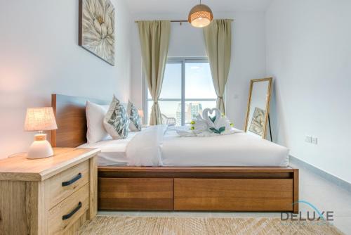Ένα ή περισσότερα κρεβάτια σε δωμάτιο στο Vibrant 1BR in Bella Rose Al Barsha South by Deluxe Holiday Homes