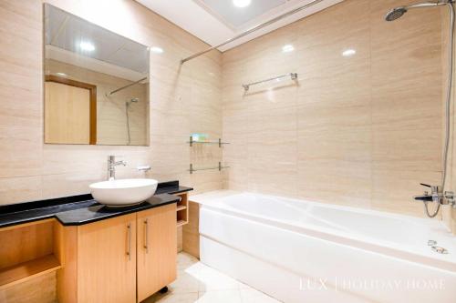 Koupelna v ubytování LUX The Executive Ocean View Suite 2