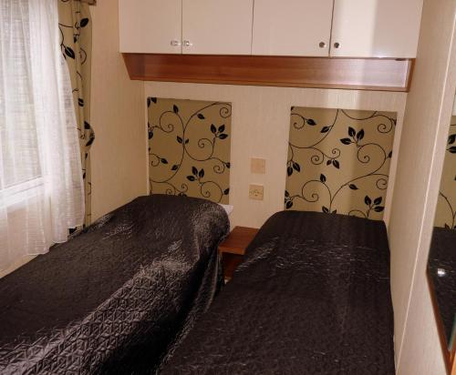 Postel nebo postele na pokoji v ubytování Chalet Zanderij nr. 16 op Chaletpark Bregkoog