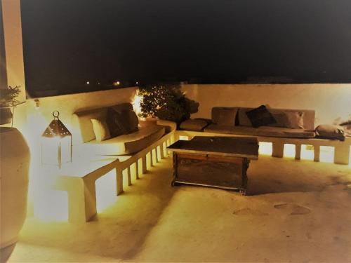 a living room with a couch and a table at la casbah in Hammamet