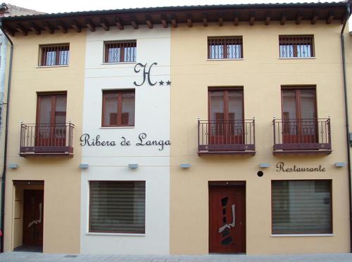 a building with a sign on the side of it at Hotel Ribera de Langa in Langa de Duero