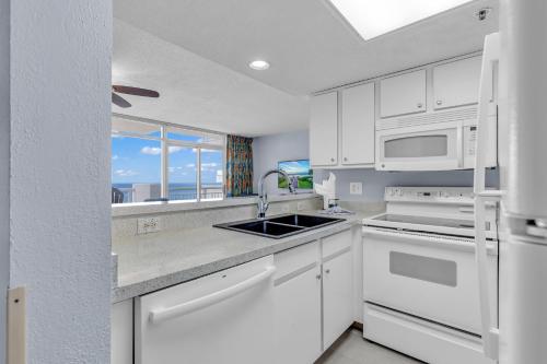 Stunning Oceanfront Views w Pool - Atlantica Towers Condo photo 4