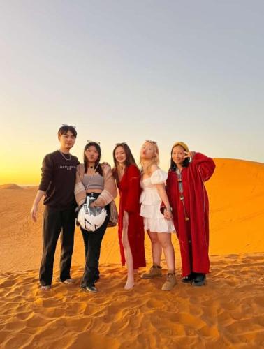 Tetamu yang menginap di Merzouga Nice luxury Camp