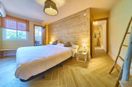 Postel nebo postele na pokoji v ubytování Villa Palmview Up To 28 Guests Close To Jávea Beach