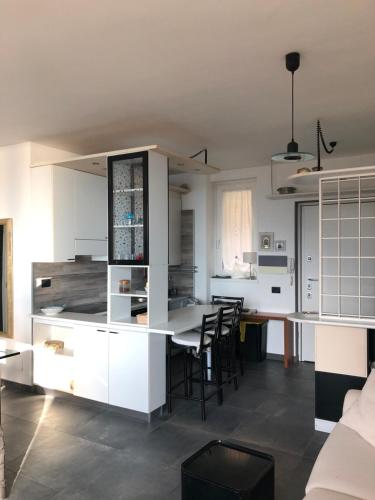 Η κουζίνα ή μικρή κουζίνα στο Le Terrazze Vista Lago piscina tennis parking Wi-Fi