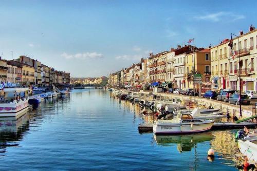 Spacious quiet cocoon in Sète - near the port