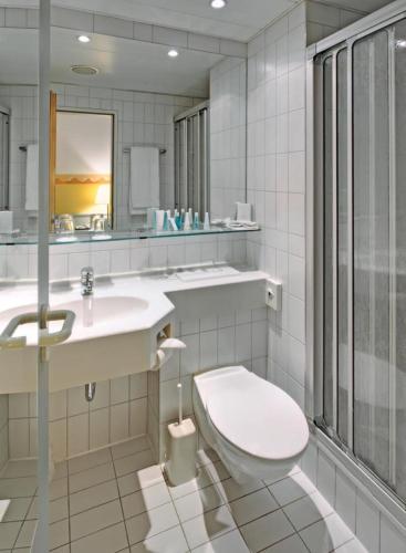 Ένα μπάνιο στο Wyndham Garden Duesseldorf Mettmann