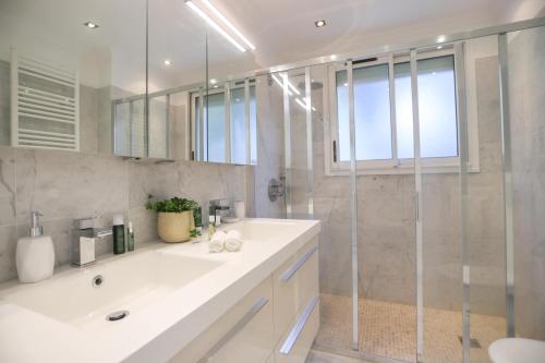 Et badeværelse på Sublime appartement vue mer