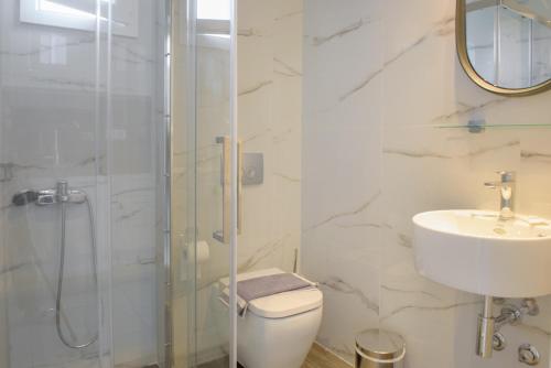 Ένα μπάνιο στο Hotel Papanikolaou