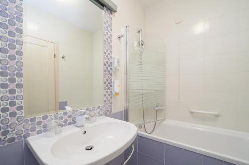 Koupelna v ubytování Hotel Zlatna Vala