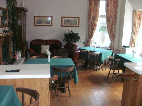 The lounge or bar area at Bryncelyn Guesthouse