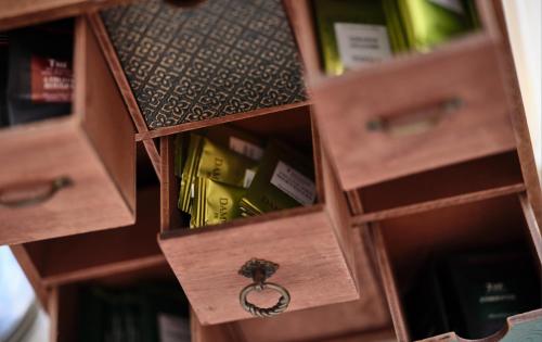 a wooden drawer with a ring in it at Le 24 Hotel in Spa