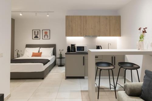a bedroom with a bed and a kitchen with a counter at Voda Luxury Residence #801 in Athens