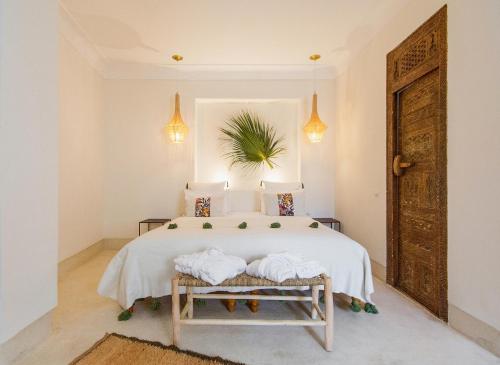 Кровать или кровати в номере RIAD 48 & SPA