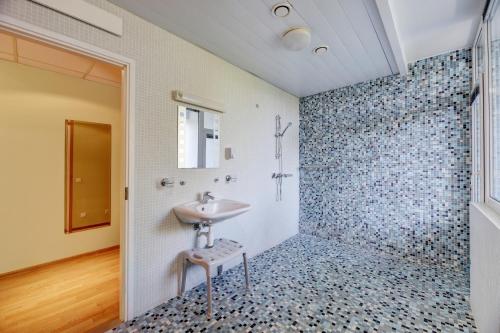 a bathroom with a sink and a shower at ESTONIA Medical Spa & Hotel in Pärnu
