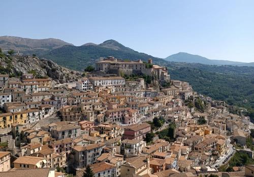 an overview of a town on a hill with houses at Casa degli Ulivi con parcheggio privato in Muro Lucano