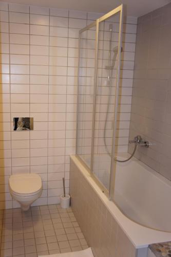 Ein Badezimmer in der Unterkunft Zaliasis slenis - Self check-in hotel - Free parking