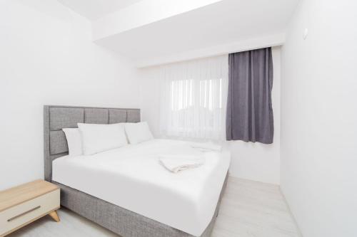 Postel nebo postele na pokoji v ubytování Modern and Comfortable Apartment in Muratpasa
