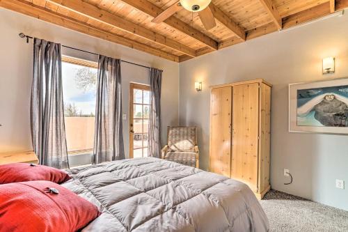Ένα ή περισσότερα κρεβάτια σε δωμάτιο στο Las Cruces Vacation Rental - 3 Mi to NMSU