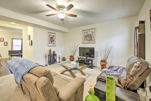 Fotografie z fotogalerie ubytování Greenwood Home 15 Mi to Indianapolis! v destinaci Greenwood