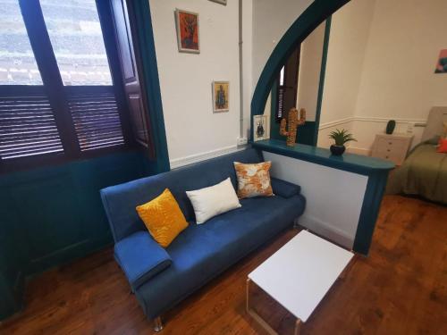 Ruang duduk di Atlantis Surf Hostel