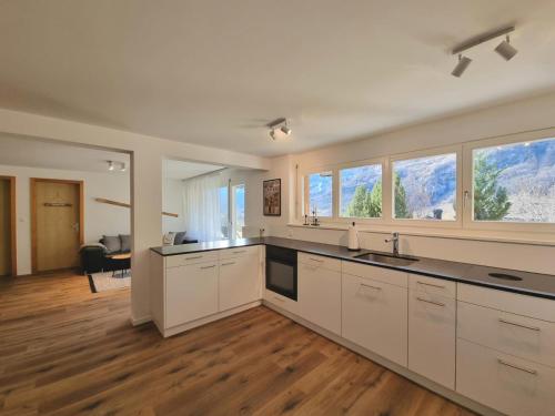 Tarbey 39 Toplage an der Bergbahn Moderne Ferienwohnung mit grosser Panoramaterrasse