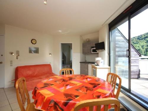 Photo de la galerie de l'établissement Mont-Dore T2 avec Terrasse, Parking, et Cuisine équipée - FR-1-608-146, à Le Mont-Dore