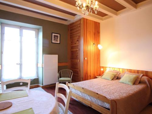 Postel nebo postele na pokoji v ubytování Studio charmant centre ville, wifi inclus - FR-1-608-121