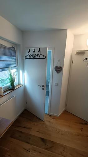 Fotografie z fotogalerie ubytování Apartments & möblierte Zimmer in Kahl am Main, kontaktloser Self Check-in, W-Lan, Schreibtisch, Duschbad, Küchenzeile, PKW-Plätze v destinaci Kahl am Main