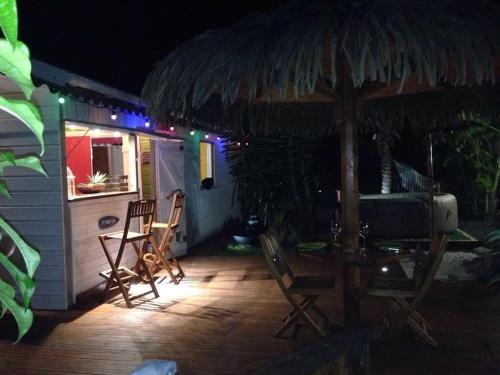 Patio nebo venkovní prostory v ubytování Charmant Bungalow Un p'tit coin de paradis