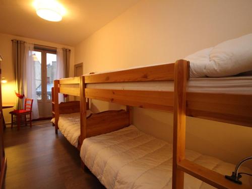 Photo de la galerie de l'établissement Appartement T3 au Mont-Dore, Centre, 3 étoiles, balcon, ascenseur, WIFI, proche Thermes et navette ski - FR-1-608-17, à Le Mont-Dore