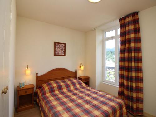 a bedroom with a bed and a window at Appartement La Bourboule, 2 pièces, 5 personnes - FR-1-608-56 in La Bourboule