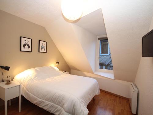 Postel nebo postele na pokoji v ubytování Mont-Dore: Beau T3 bis hyper centre avec wifi - FR-1-608-42