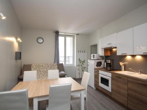 Appartement T2 Central avec Ascenseur et WIFI au Mont-Dore - FR-1-608-63
