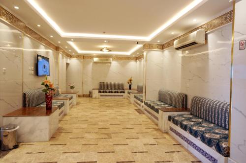 a waiting room at a hospital with benches at Al Azhar Almassi Hotel in Mecca