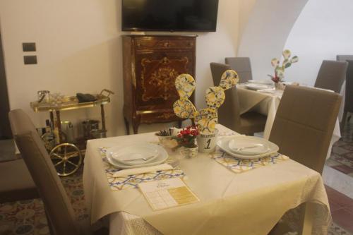 TV a/nebo společenská místnost v ubytování Terra d'Amuri Hotel Boutique
