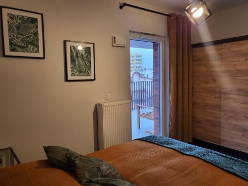 Posteľ alebo postele v izbe v ubytovaní Apartament BOHEMA na Szwedzkiej, METRO