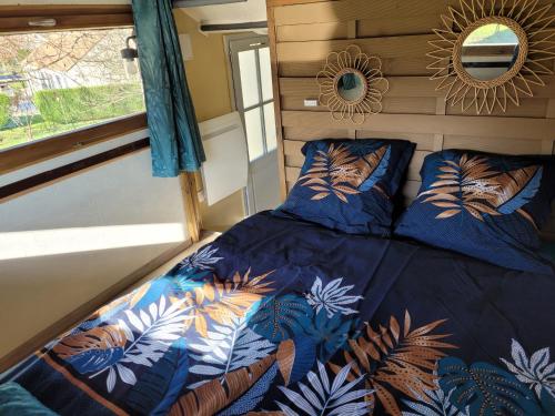 a bedroom with two beds and a mirror at La paillote idyllique in Faverolles-sur-Cher